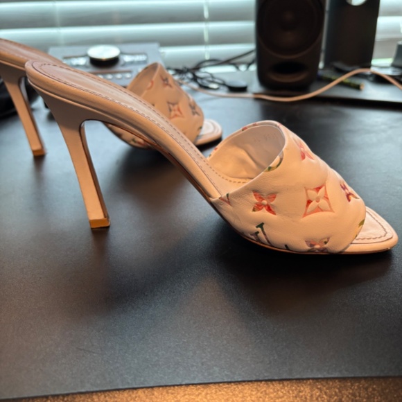 LOUIS VUITTON Revival Mule Blanc - Picture 5 of 10